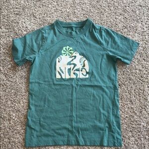 Nike girls the Nike tee graphic tee size medium
